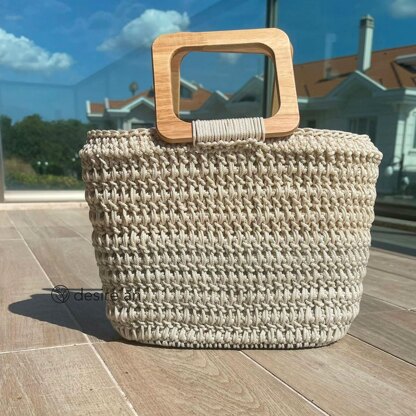 Leather Bottom Chain Model Bag