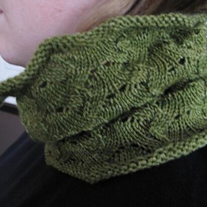 Endive Lace Cowl