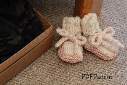 Newborn Mitten and lace up Bootie set