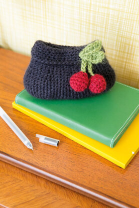 Twenty To Make Crocheted Purses by Anna Nikipirowicz