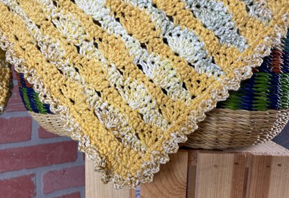 EASY Staggered Shell Baby Blanket