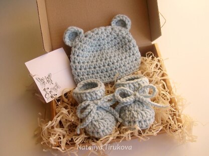 Bear Baby Hat and Booties Outfit