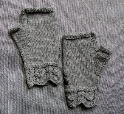 Puffin fingerless mitts