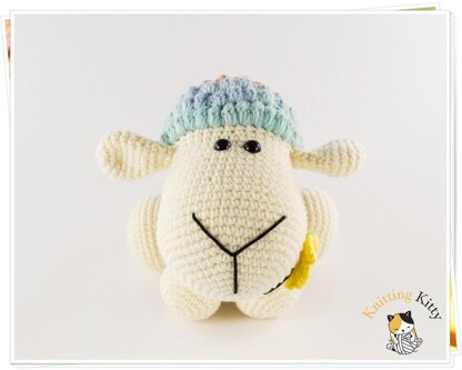 Amigurumi Crochet Lamb Toy Kit – Lion Brand Yarn