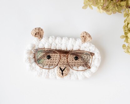 Sheep needs glasses