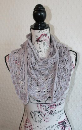 Lacy Neckerchief with Cupped Shell Edging