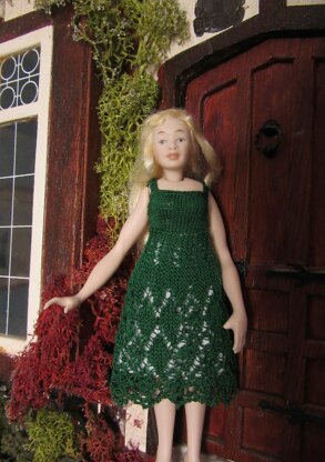 1:12th and 1:6th scale Ladies Christmas dress