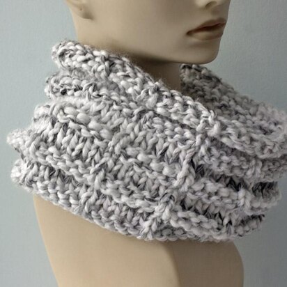 Easy Chunky Knit Cowl