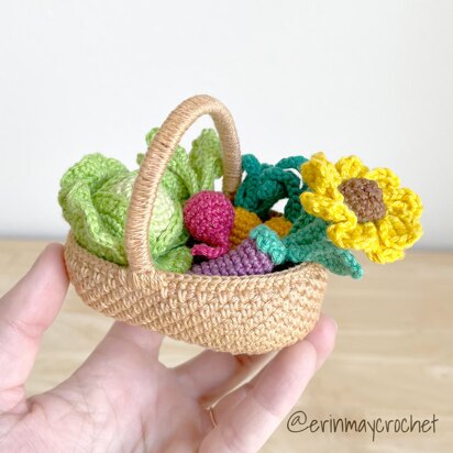 Farmers Market Basket Crochet Pattern by erinmaycrochet