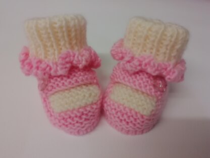 Ruffles baby booties