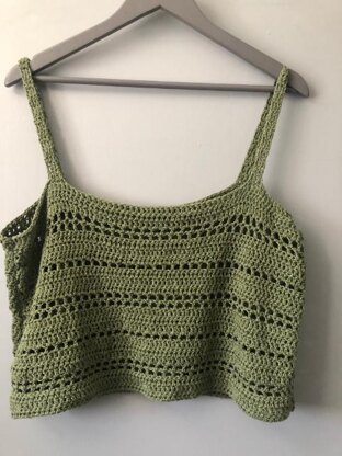 Crocheted this cute crop top for summer 🥰 The pattern is from