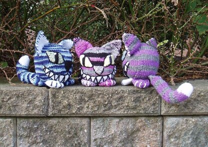 Knit Cheshire Kittyball