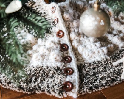 Buttons & Bobbles Tree Skirt