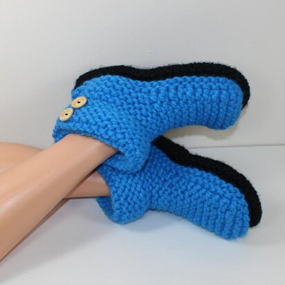 Adult Super Chunky 2 Button Cuff Boots - knitting pattern