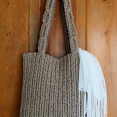 Crochet Tote Bag Pattern: Strappy Little Hand Bag
