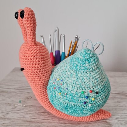 Sally the Snail Caddy - UK Terminology - Amigurumi