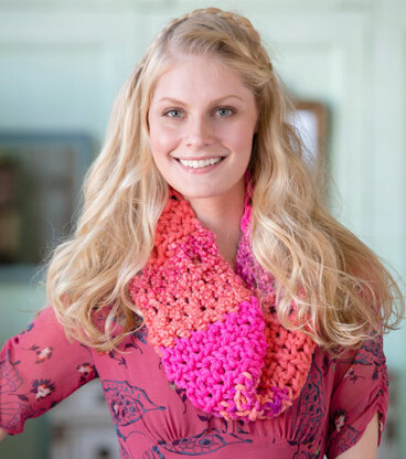 Uniquely You Sizzling Cowl in Red Heart Mixology Solids, Prints and Swirl - LW4911-1 - Downloadable PDF