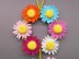 Small flower wreath decoration - easy from scraps of yarn