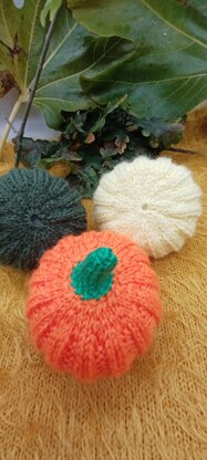 PDF Munchkin Pumpkin KNITTING PATTERN Autumn Decoration/Garland Dk Hanging Decoration Bauble Halloween Fall Autumn Cute