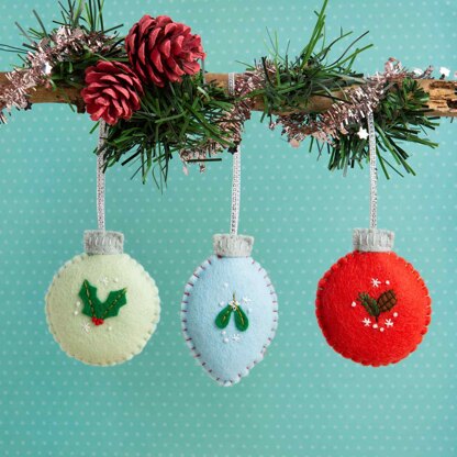 Hawthorn Handmade Christmas Bauble Felt Craft Kit