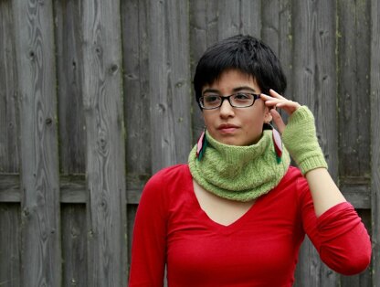 Graceful Vines Cable Cowl