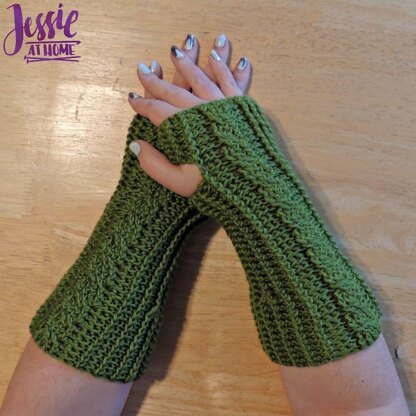 Cabled Mitts