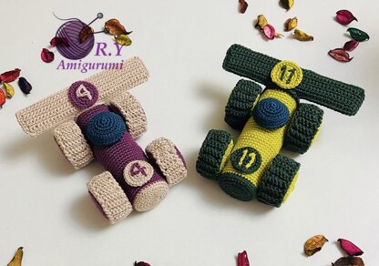 Amigurumi recycle racing car