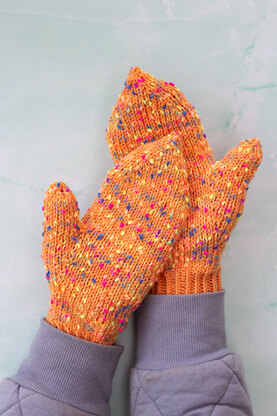 Sprinkle Mittens in Universal Yarn Uptown Bamboo DK & Bella Pom Pom - 2700 PDF