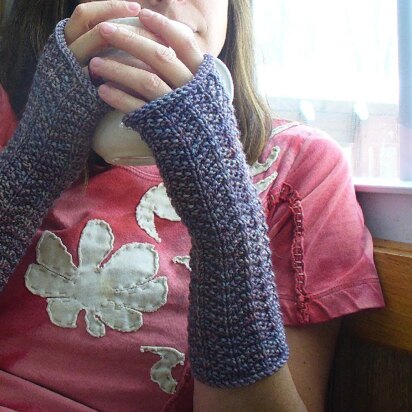 Cyrus fingerless mitts - knitting pattern