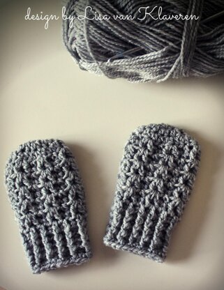 Simple Cable Baby Mittens