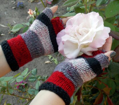 Easy Self Striping Fingerless Gloves