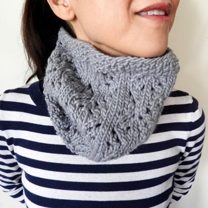 Flatiron lace cowl