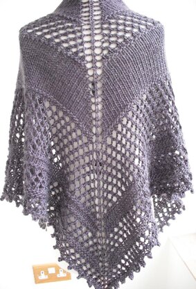 Bilberry shawl