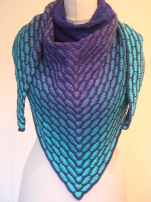 Triangular shawl "atlantis"