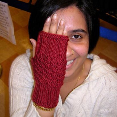 Free: Garnet Fingerless Mitts - knitting pattern