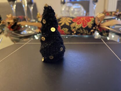 Christmas Tree Ferrero Rocher Covers Traitors Knitting Pattern