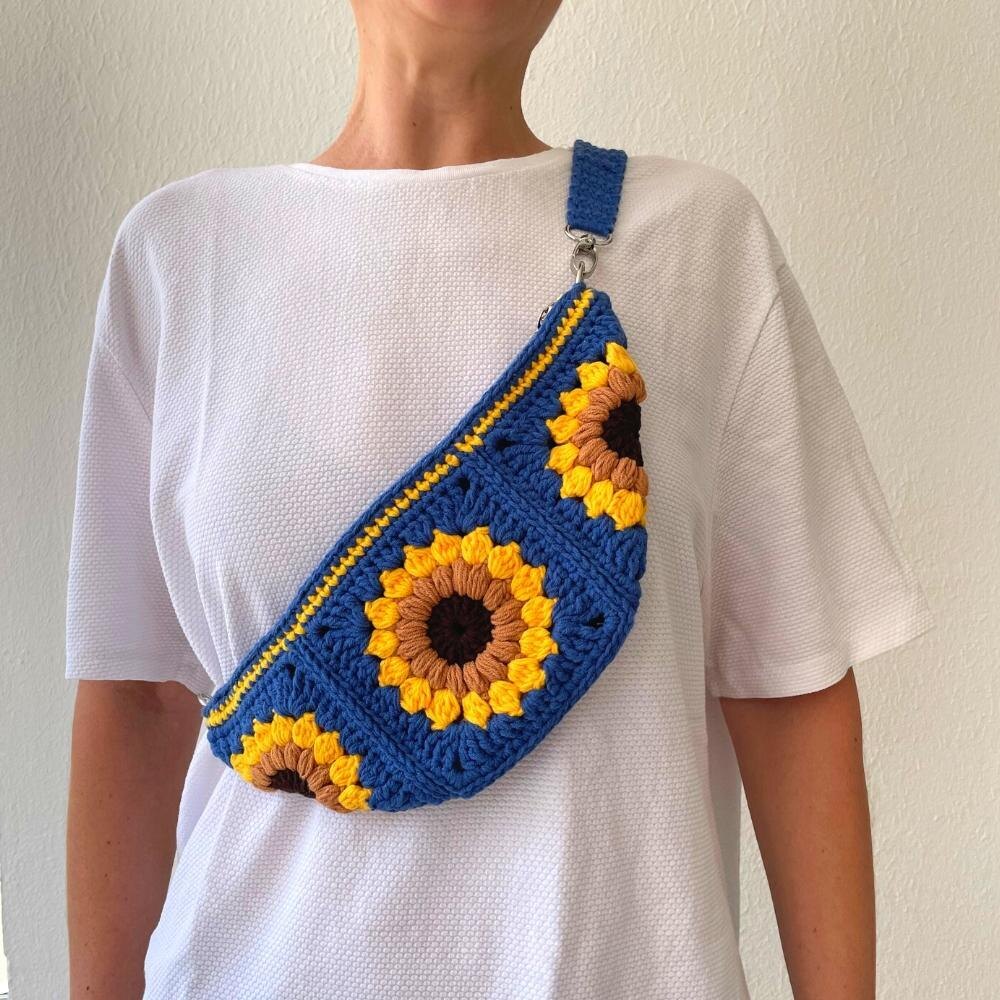 Sunflower granny square bum bag Crochet pattern by Anna Ushakova