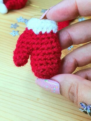 Mini Christmas mittens tree ornament