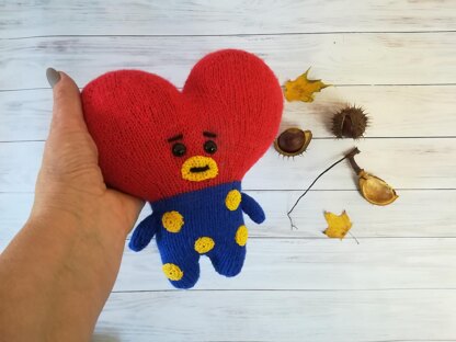 Knitted Heart Tata BT21