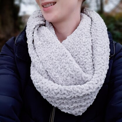 Snowdrop Infinity Scarf