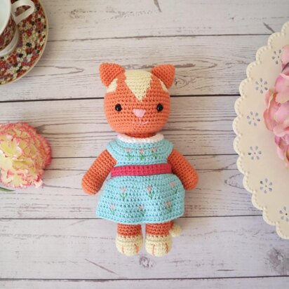 Claudia the Cottage Cat Amigurumi