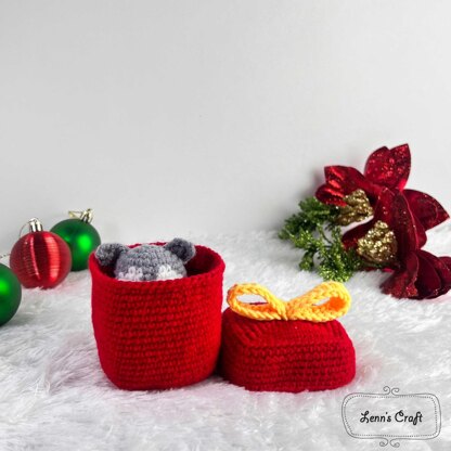 Reversible Christmas Amigurumi Pattern , Husky Puppy in Gift Box