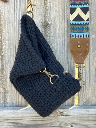 Sling Bag -- a loom knit pattern