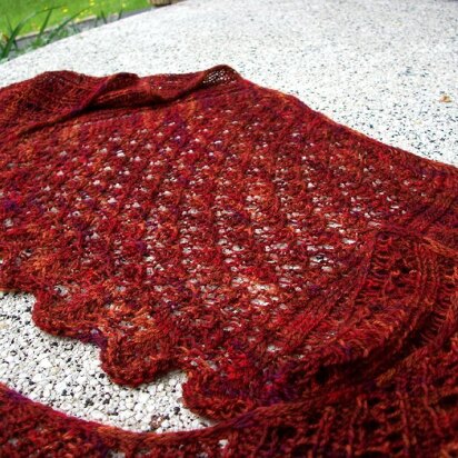 Scalloped Edge Shawlette