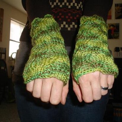 Reversible Cabled Wrist Warmers