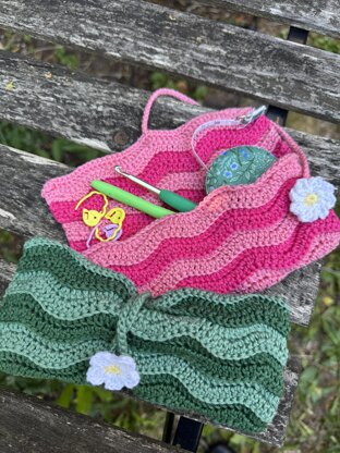 Wavy Chevron Glasses Case