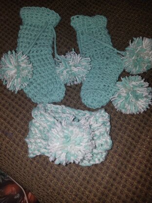 Booties and head warmer done by finger crochet