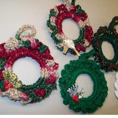 Loops Wreath Ornament