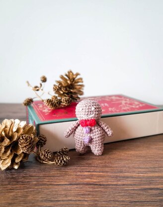 Tiny Gingerbread Man & Woman Christmas Decoration