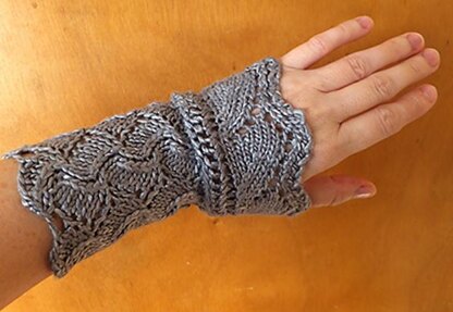 Mistarille cowl and cuffs